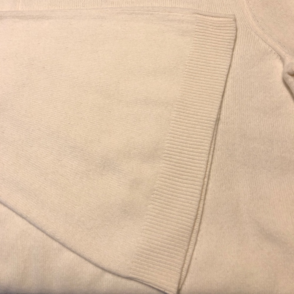 “Lauren” Women’s Ralph Lauren Very Chic Sweater! - Picture 5 of 9